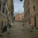 Krouzeri 4*