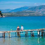Krouzeri Aparthotel 4*