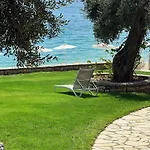 Krouzeri Aparthotel Nisaki (Corfu)