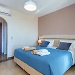 Krouzeri Aparthotel 4*