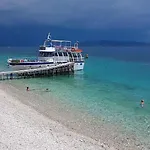 Krouzeri 4*