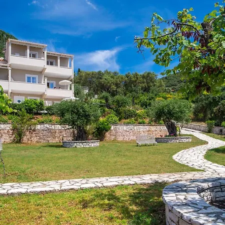Krouzeri Aparthotel *