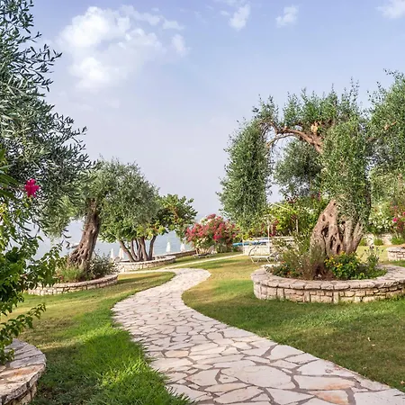 Krouzeri Νησάκι