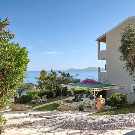 Krouzeri Aparthotel