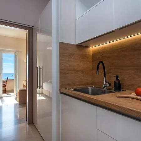 Krouzeri Aparthotel 4*