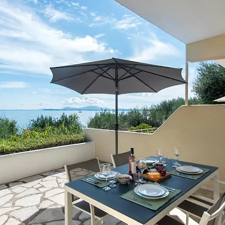 Krouzeri Aparthotel 4*