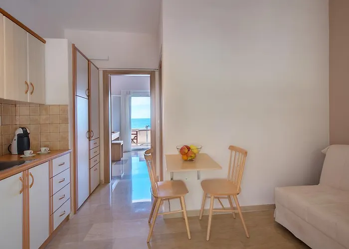 Krouzeri Aparthotel Nisaki (Corfu)